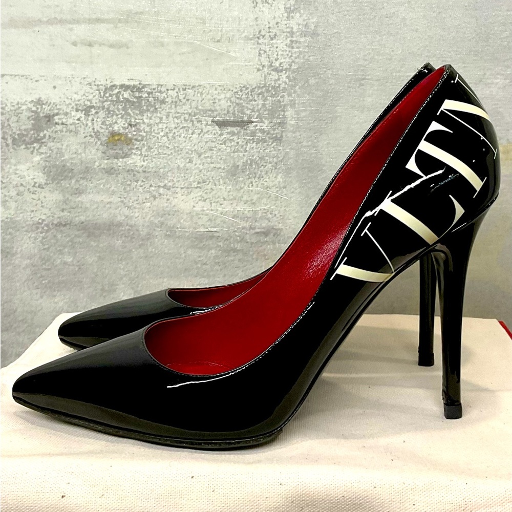 Valentino Garavani VLTN Logo Pointy Toe Pump
